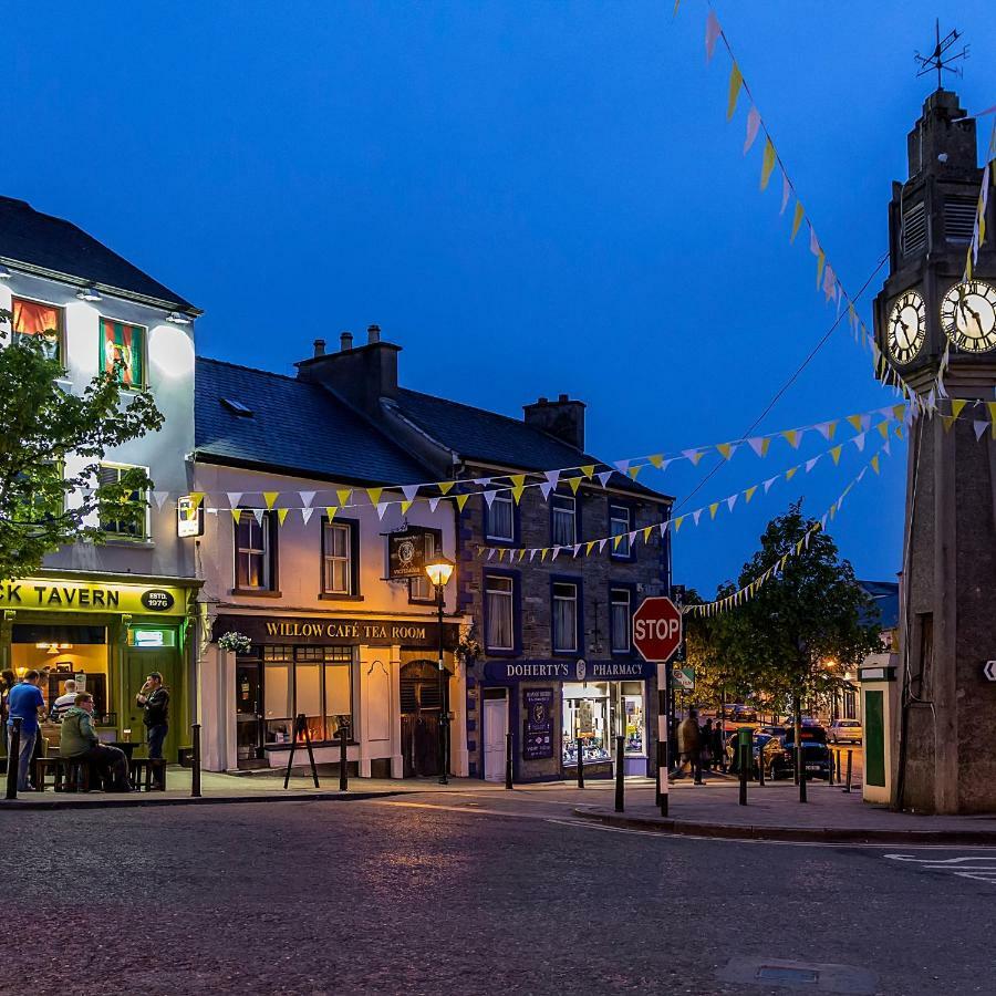 The Wyatt Hotel Westport Exterior photo